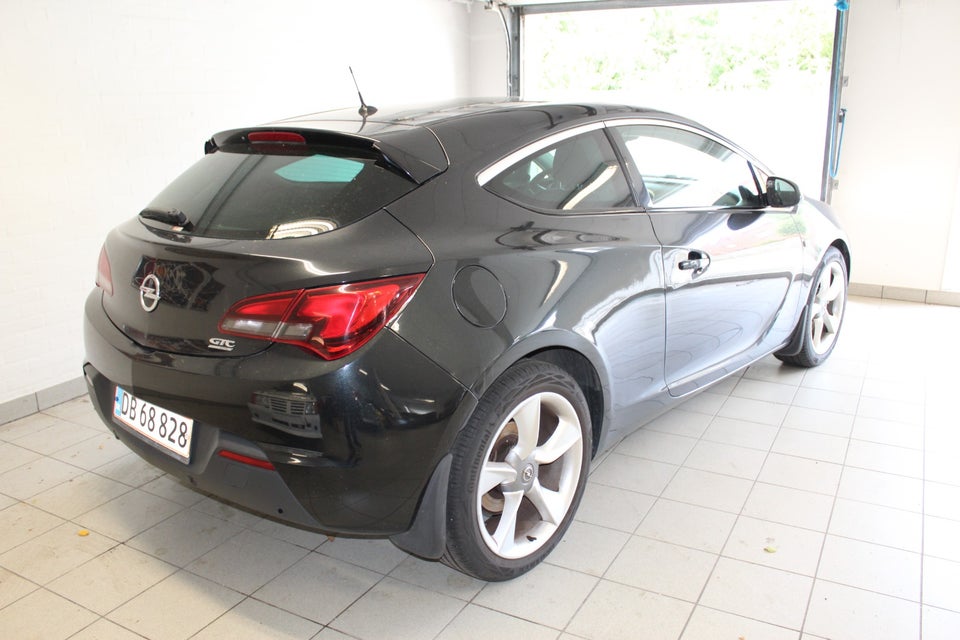 Opel Astra 1,6 T 180 Sport GTC 3d