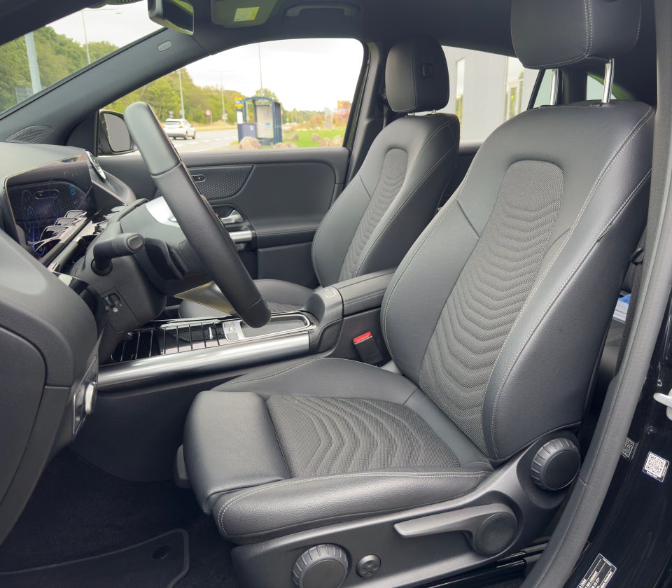 Mercedes EQA300 Progressive 4Matic 5d