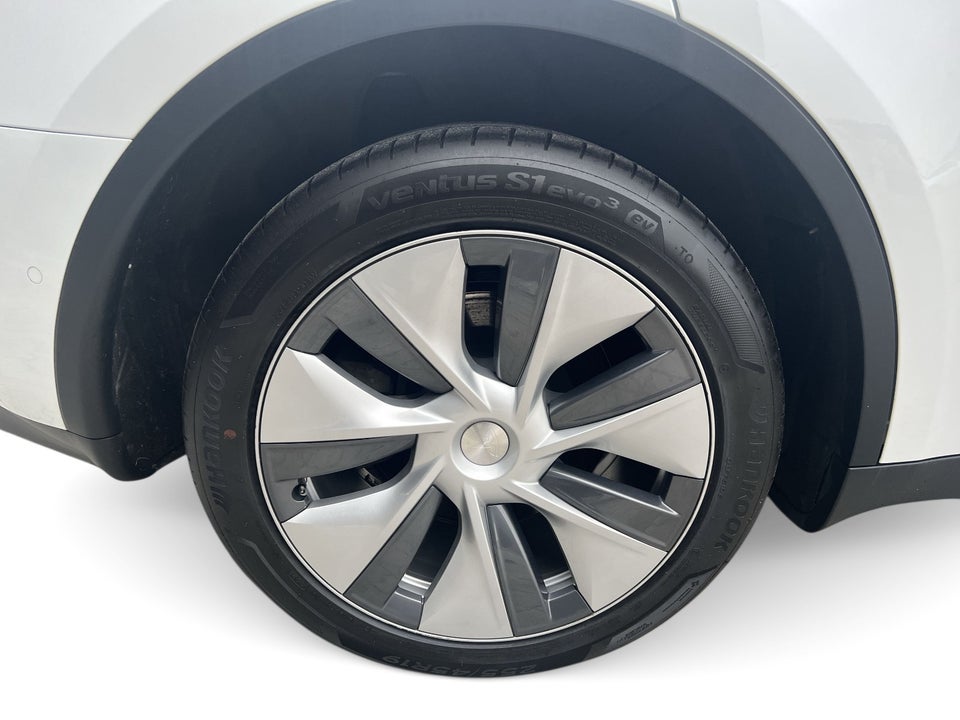 Tesla Model Y Long Range AWD 5d