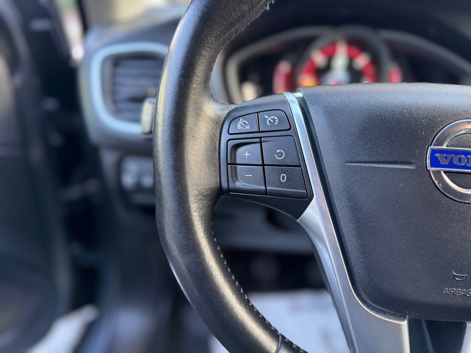 Volvo V40 2,0 D2 120 Momentum 5d