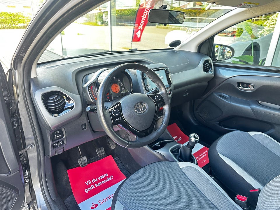 Toyota Aygo 1,0 VVT-i x-press 5d