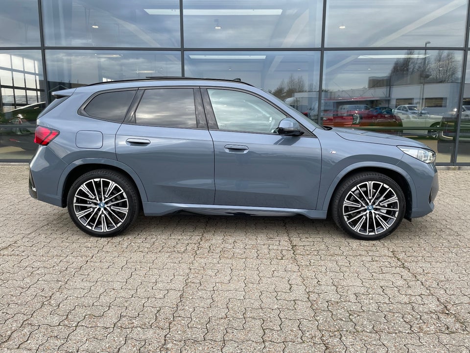 BMW iX1 xDrive30 Fully Charged M-Sport 5d