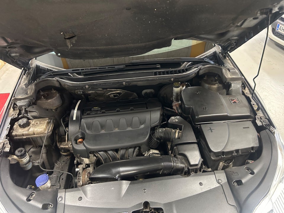 Citroën C5 1,8i 16V Dynamique 4d
