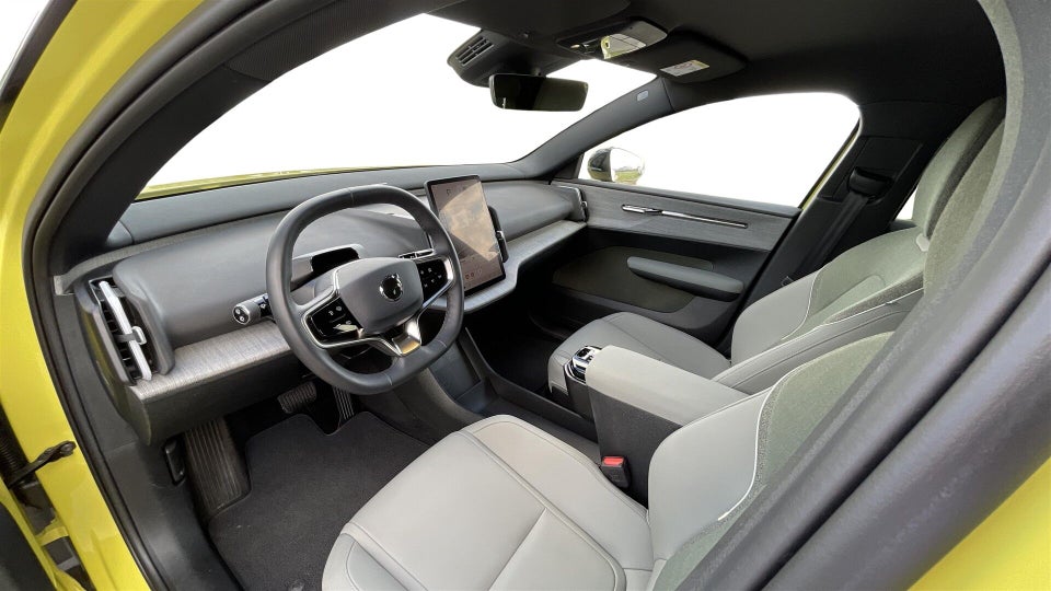 Volvo EX30 Extended Range Plus 5d