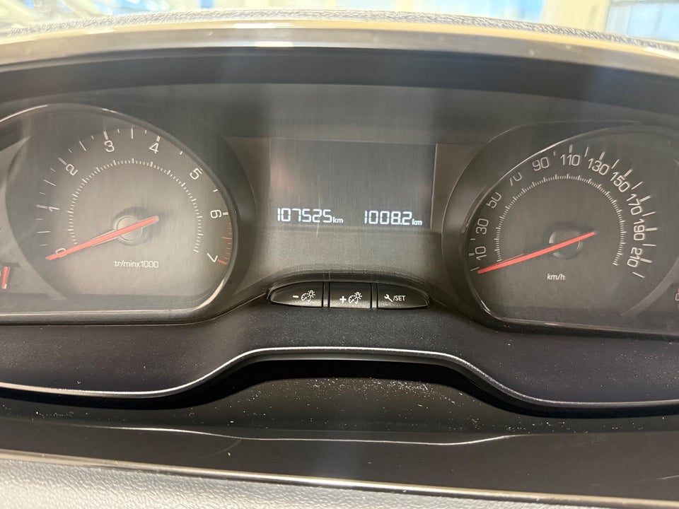 Peugeot 208 1,0 VTi Active 5d