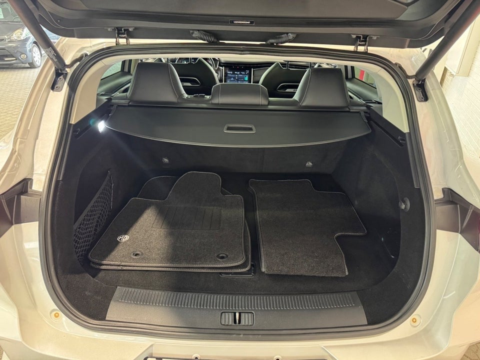 MG Marvel R Luxury 5d