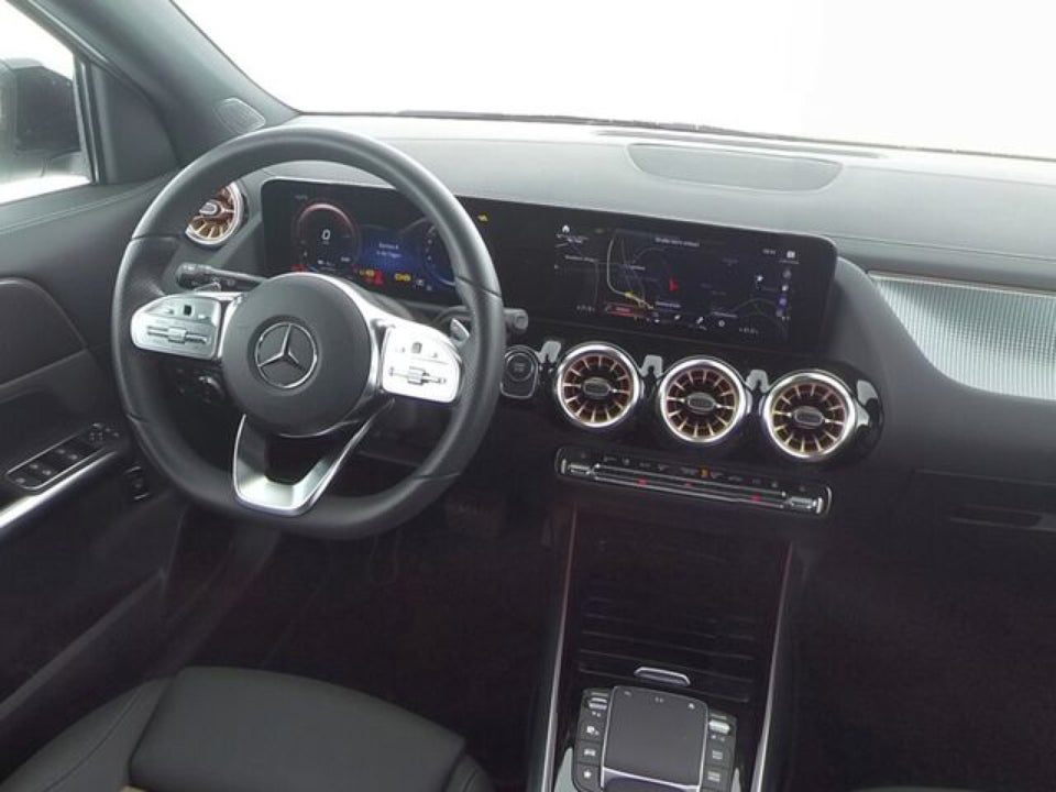 Mercedes EQA350 4Matic 5d