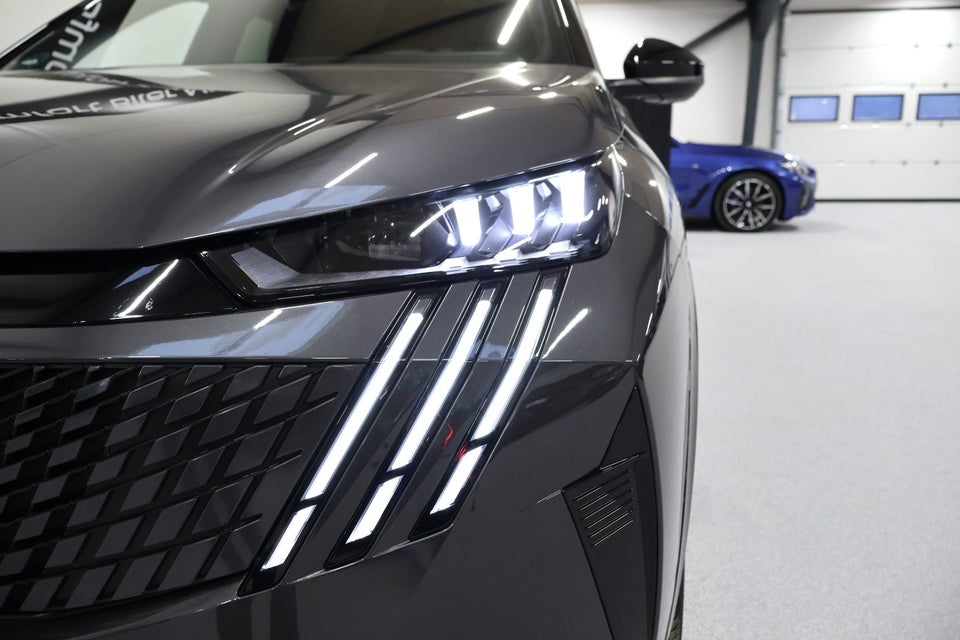 Peugeot e-3008 77 GT 5d