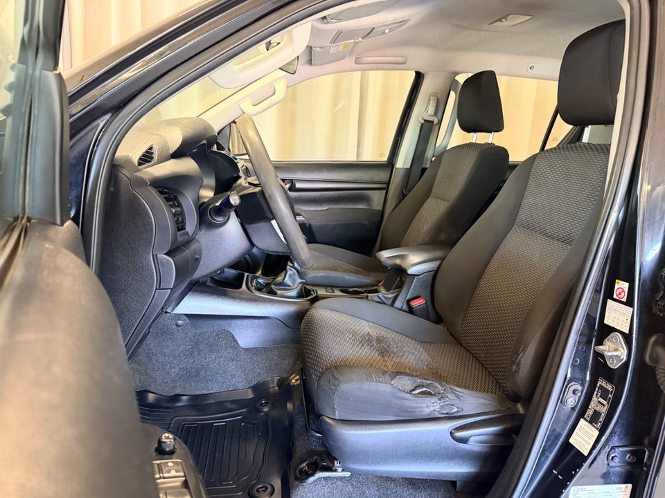 Toyota HiLux 2,4 D-4D 150 T2 Db.Kab 4x4 4d