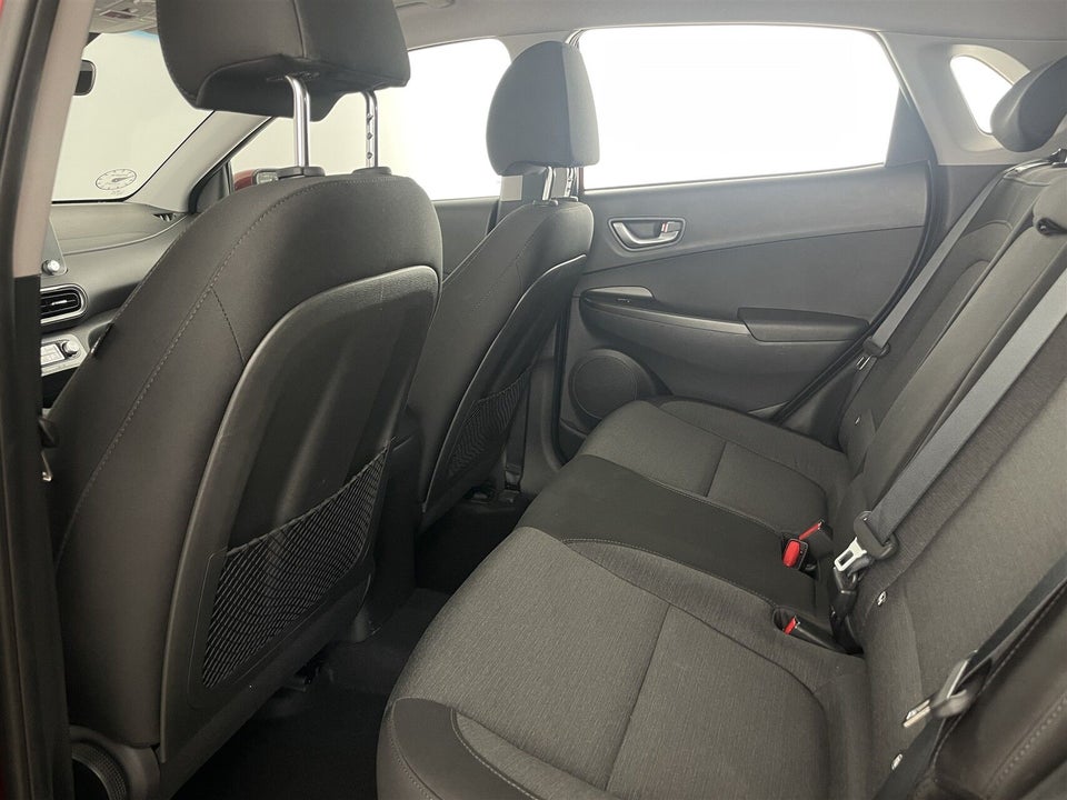 Hyundai Kona 64 EV Essential 5d