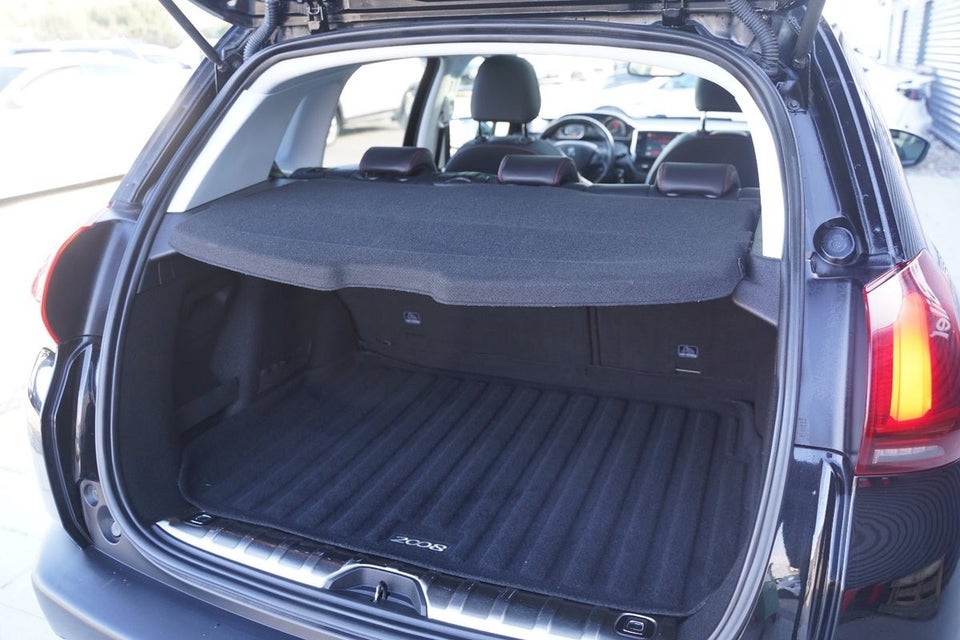 Peugeot 2008 1,6 BlueHDi 100 GT Line Sky 5d