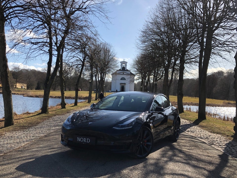 Tesla Model 3 Long Range AWD 4d