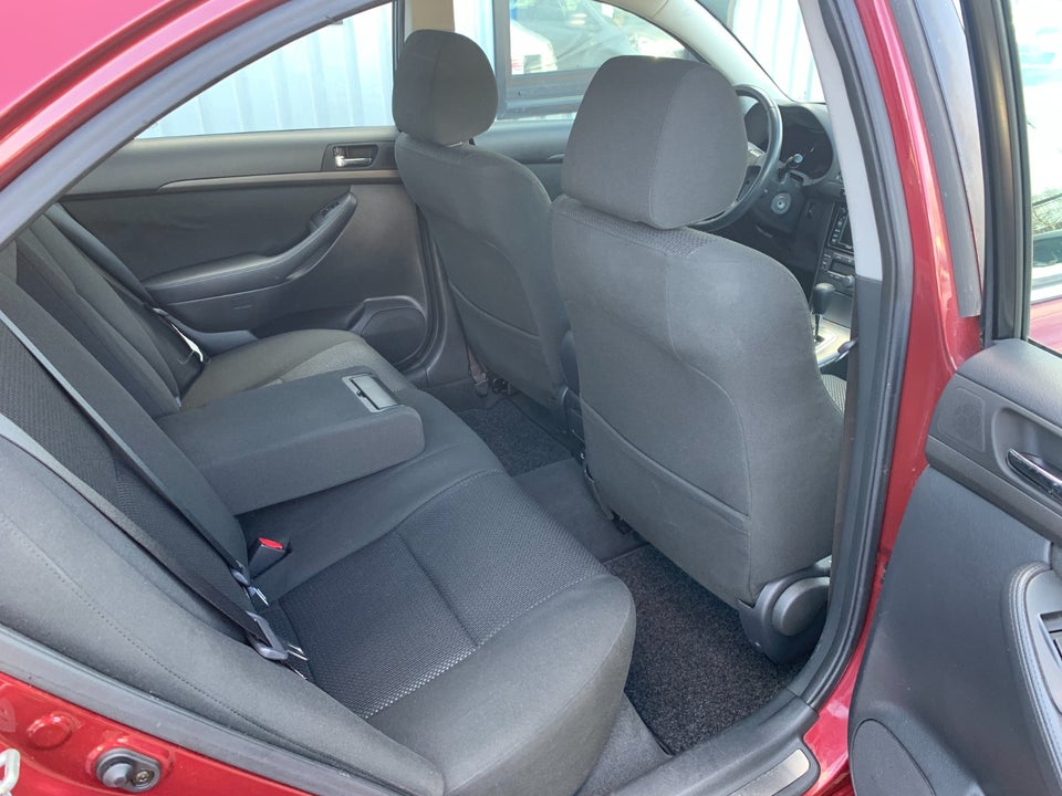 Toyota Avensis 2,0 Sol aut. 5d