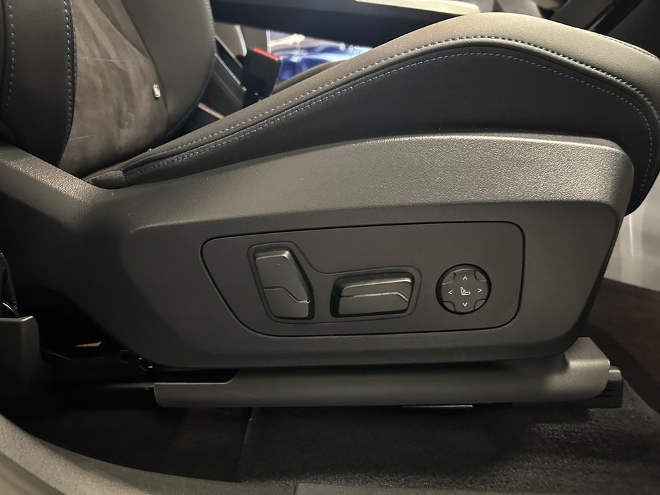 BMW iX1 xDrive30 Fully Charged 5d