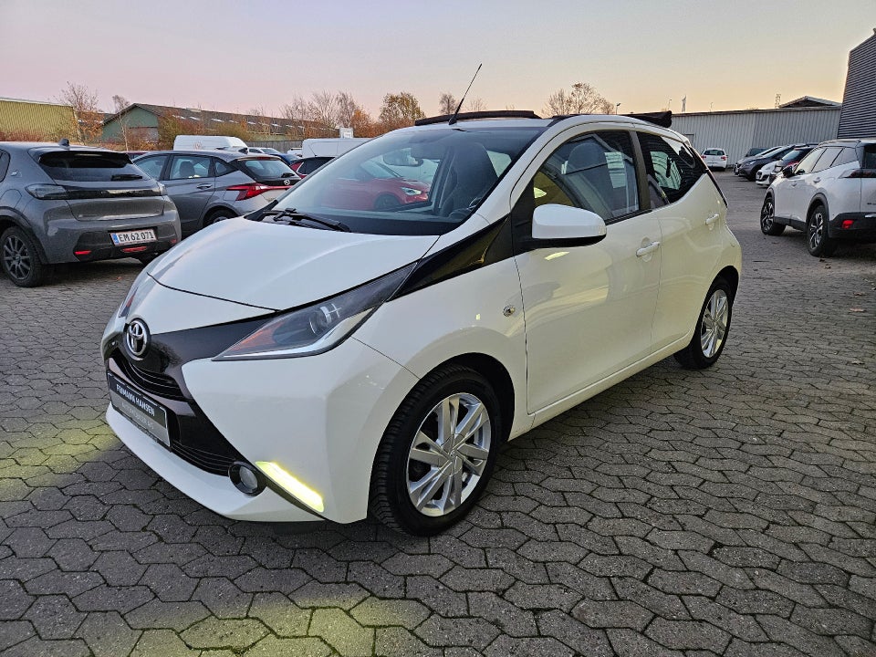 Toyota Aygo 1,0 VVT-i x-wave Sky 5d