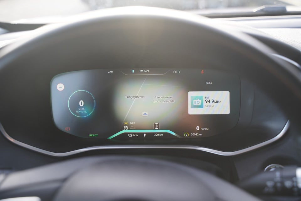 MG Marvel R Luxury 5d