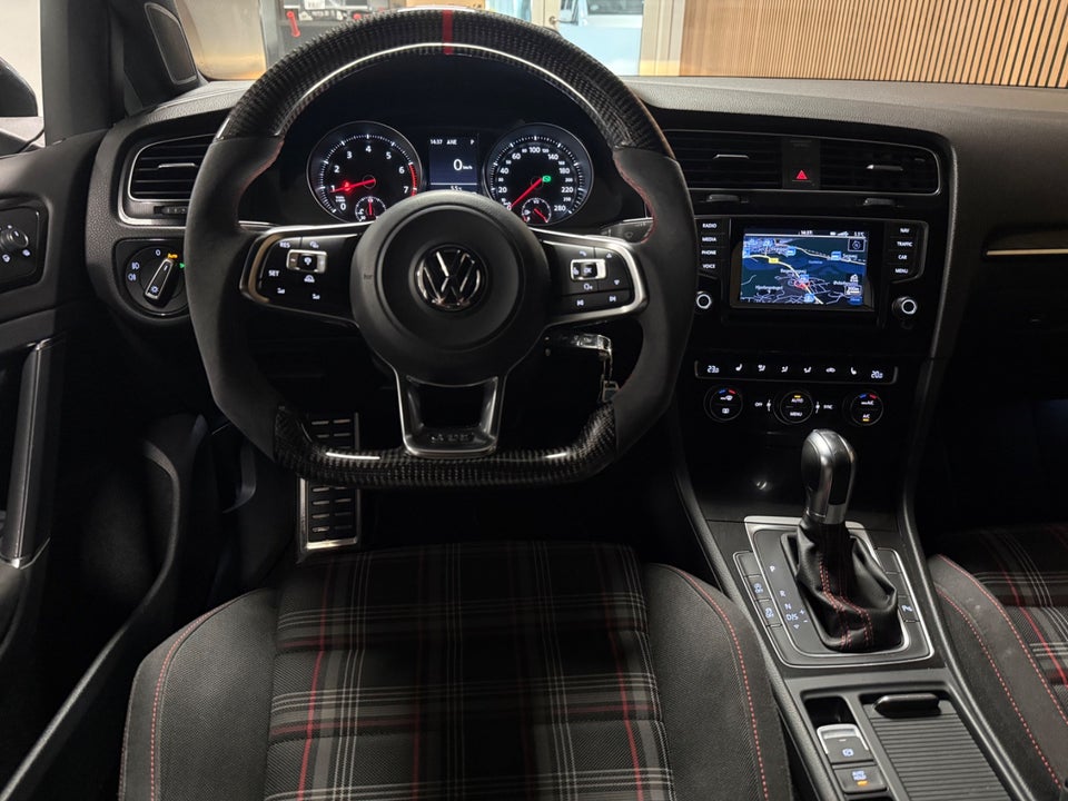 VW Golf VII 2,0 GTi Performance DSG BMT 5d