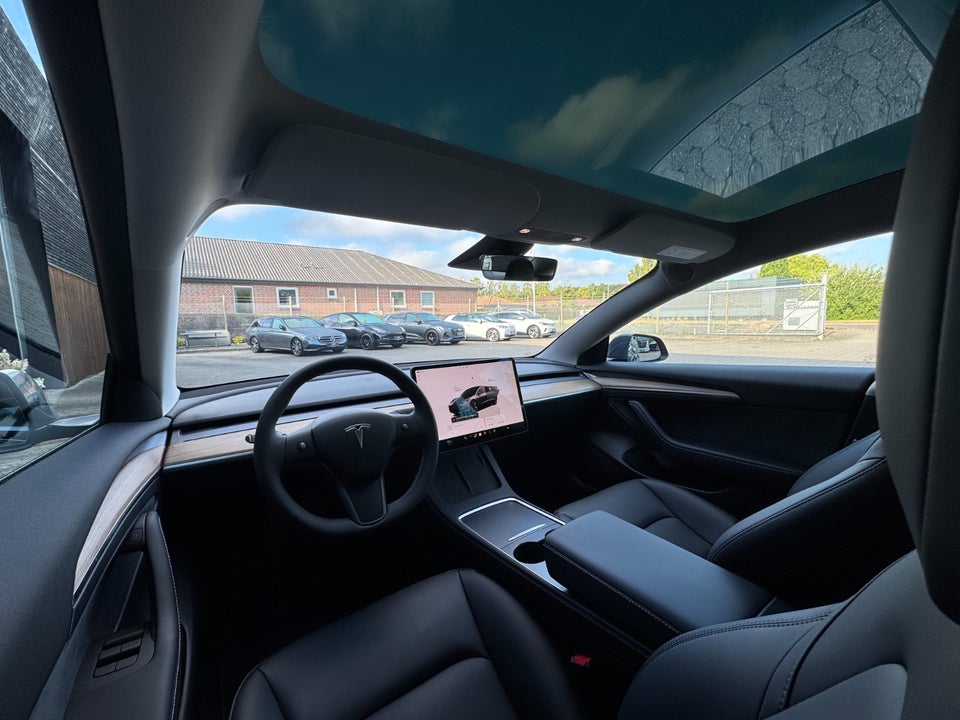 Tesla Model 3 Long Range AWD 4d