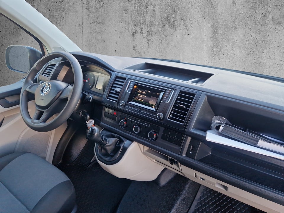VW Transporter 2,0 TDi 114 Kassevogn kort BMT