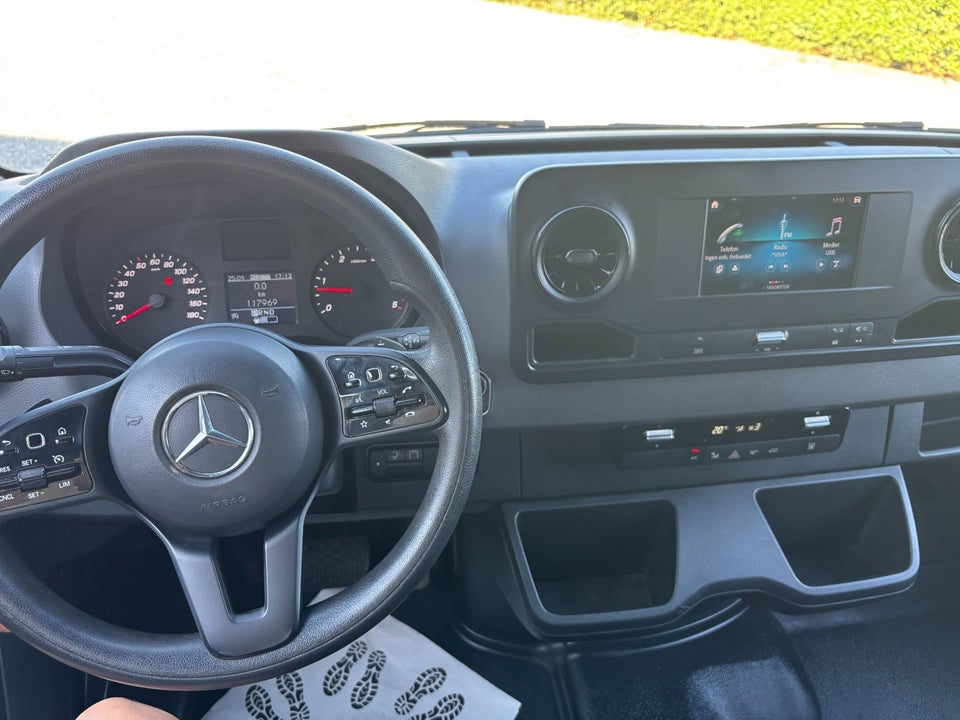 Mercedes Sprinter 319 3,0 CDi A3 Chassis aut. RWD 2d