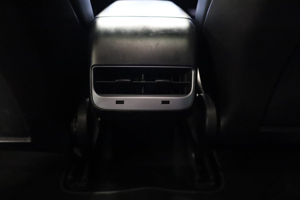 Tesla Model 3 Long Range AWD 4d