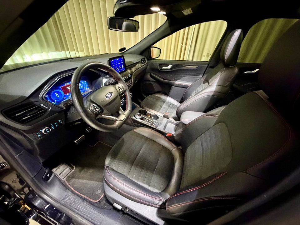 Ford Kuga 2,5 HEV ST-Line X CVT 5d