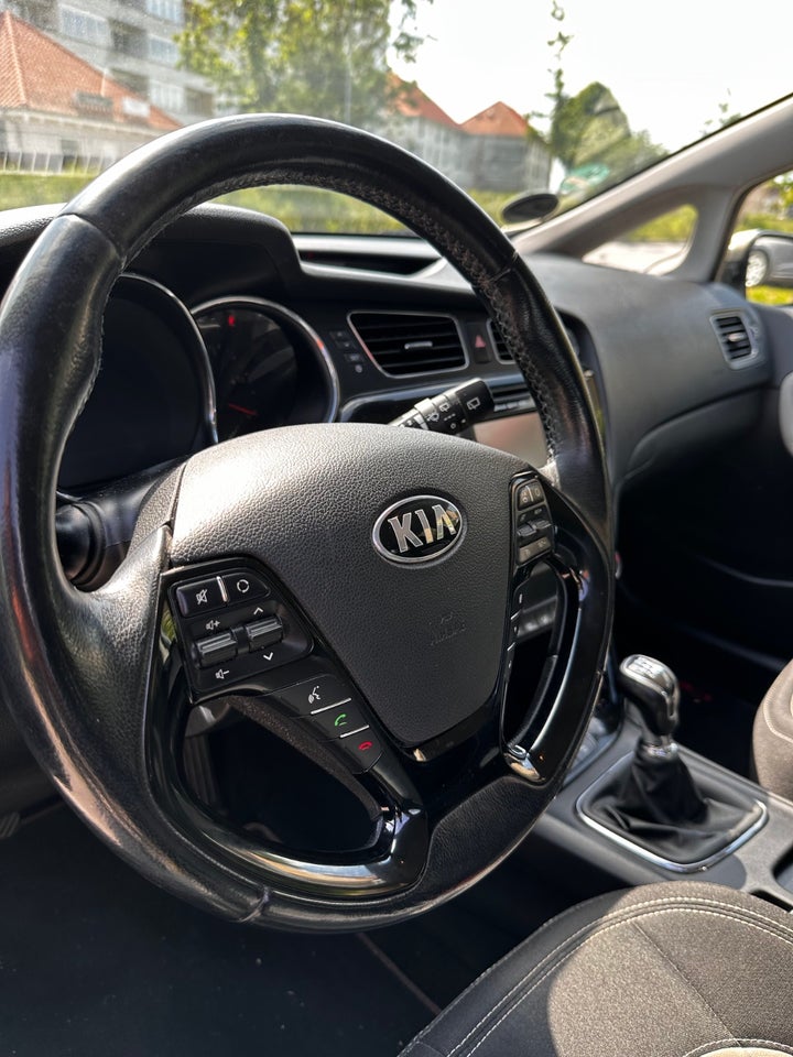 Kia Ceed 1,6 CRDi 128 Premium 5d