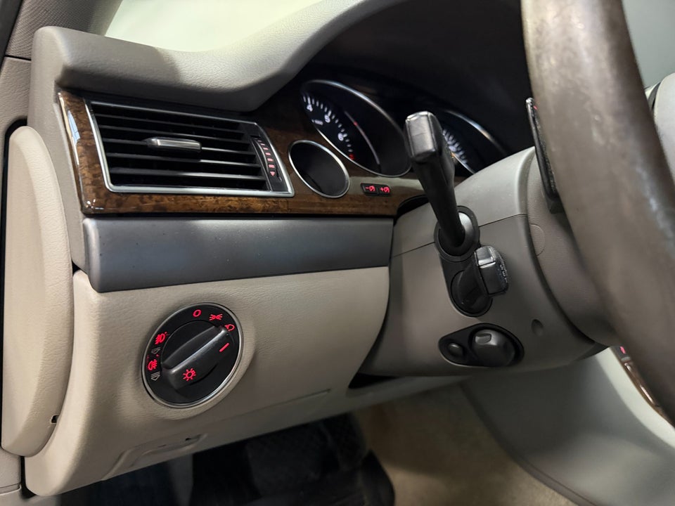 Audi A8 3,7 quattro Tiptr. 4d