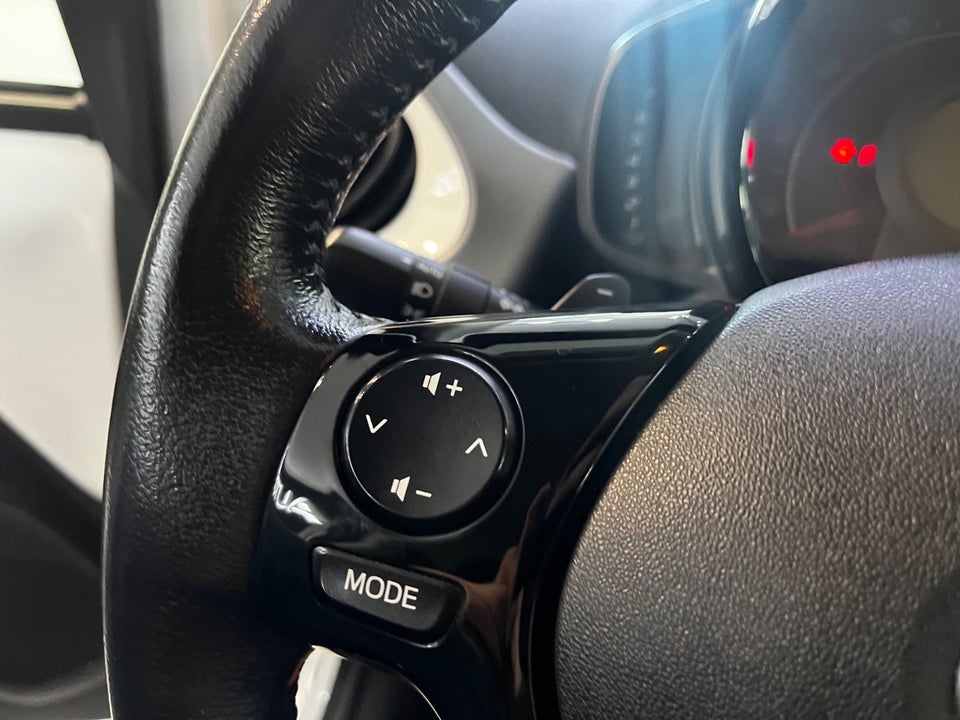 Toyota Aygo 1,0 VVT-i x-press x-shift 5d