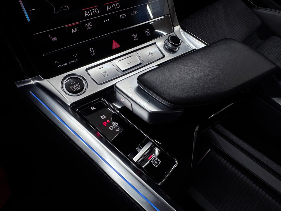 Audi Q8 e-tron 55 S-line quattro 5d
