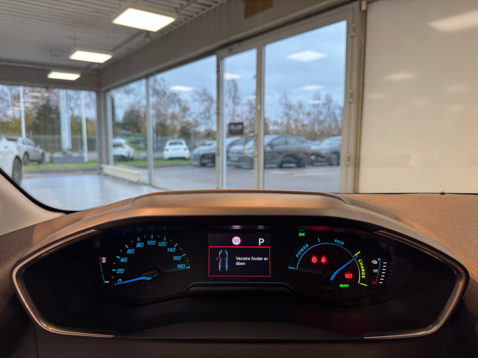 Peugeot e-208 50 Style 5d