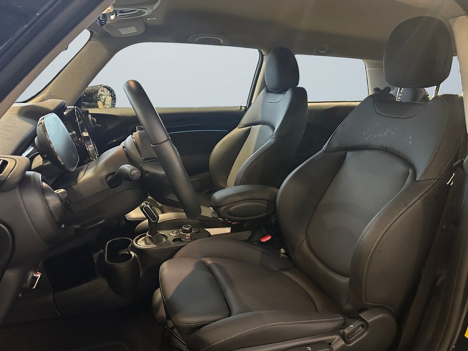 MINI Cooper SE Essential 3d