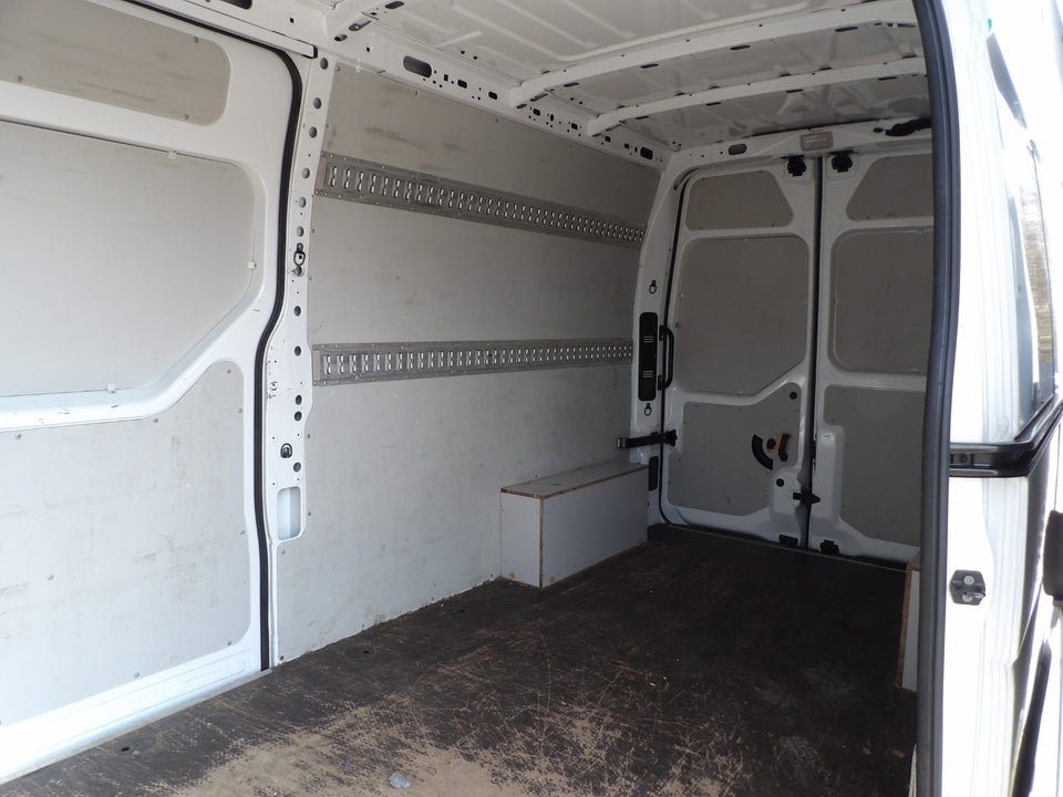 Renault Master IV T35 2,3 dCi 180 L3H3 Kassevogn