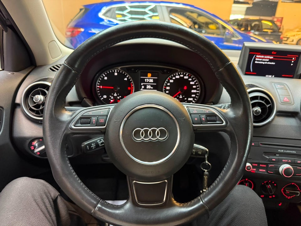Audi A1 1,6 TDi 90 Attraction Sportback 5d