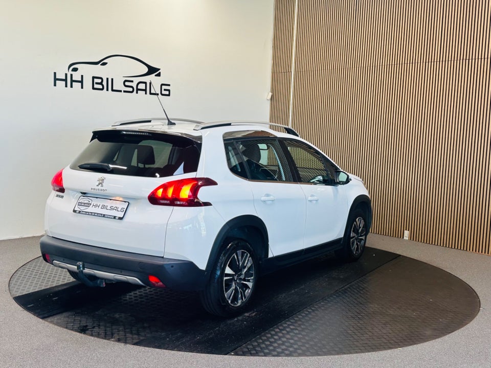 Peugeot 2008 1,6 BlueHDi 120 Allure Sky 5d