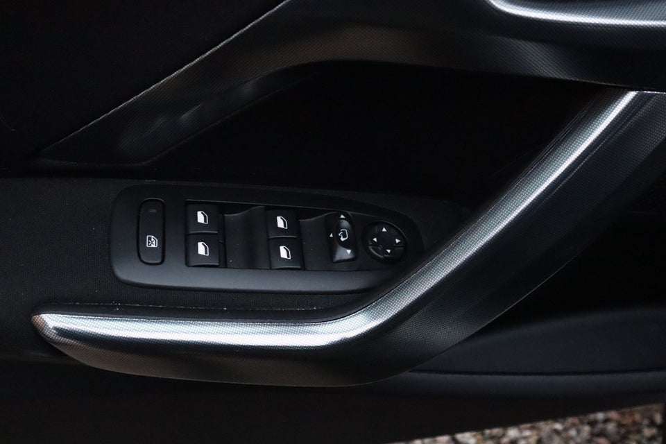 Peugeot 2008 1,5 BlueHDi 100 Allure Sky 5d