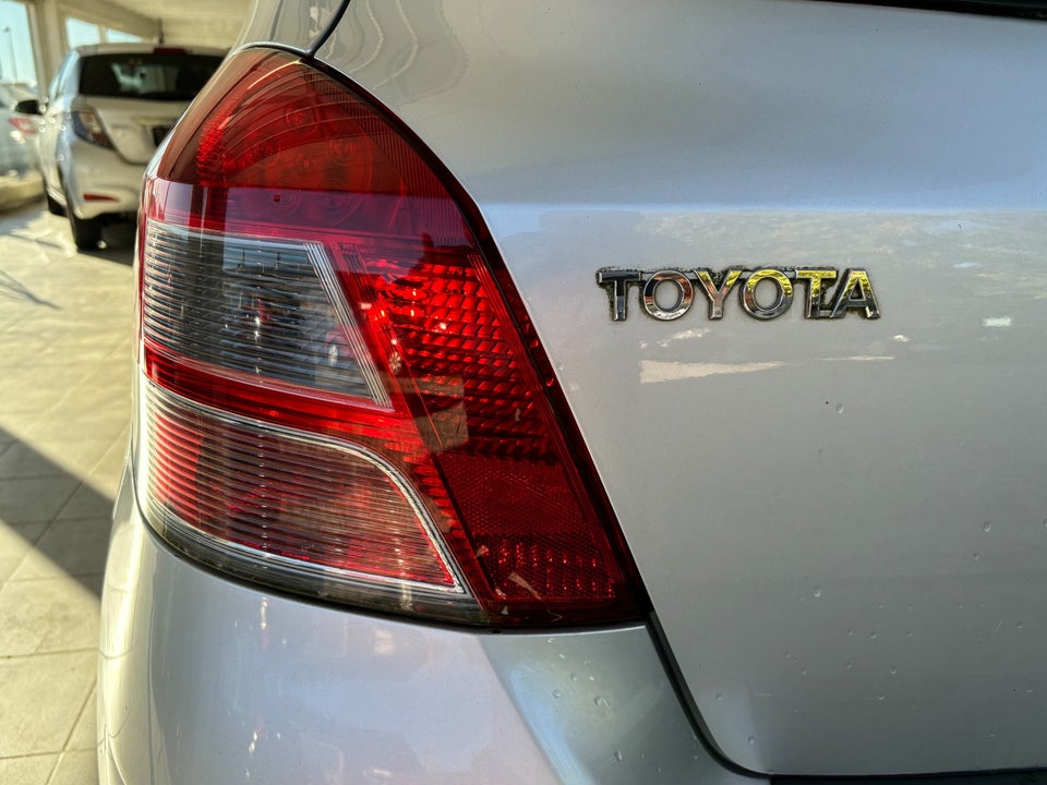 Toyota Yaris 1,0 VVT-i T2 5d