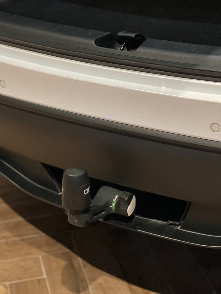 Tesla Model Y Long Range AWD 5d