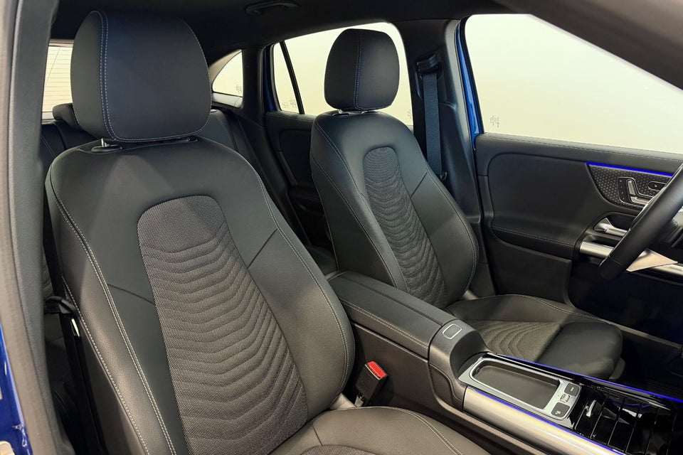 Mercedes EQA300 Progressive 4Matic 5d