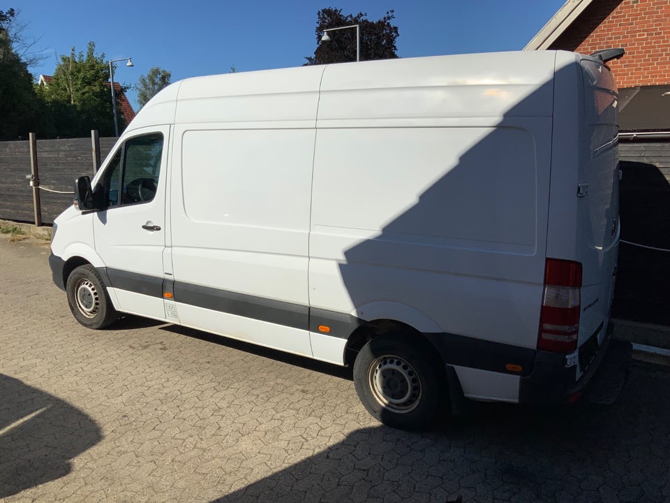 Mercedes Sprinter 216 2,2 CDi R2 Kassevogn aut. 5d
