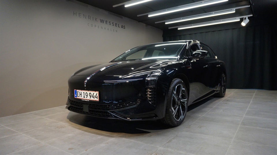 Hongqi EH7 111 Exclusive 4d