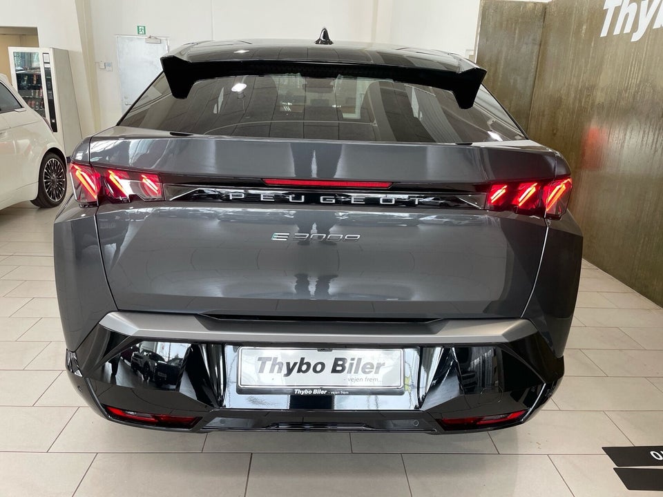 Peugeot e-3008 77 GT Pack 5d