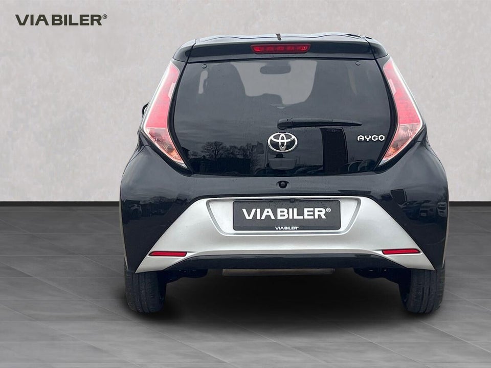 Toyota Aygo 1,0 VVT-i x-black 5d