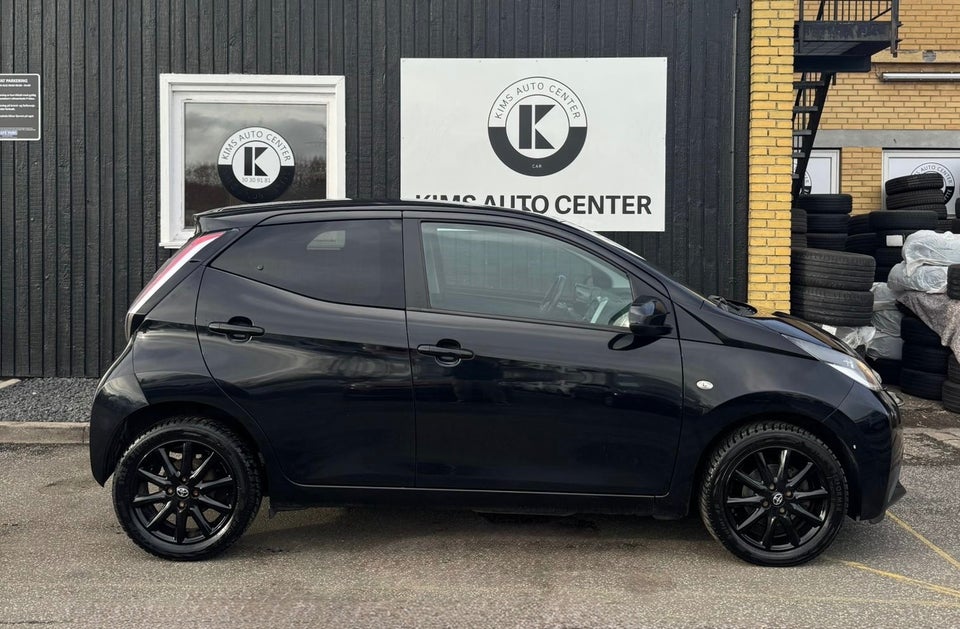 Toyota Aygo 1,0 VVT-i x-black 5d