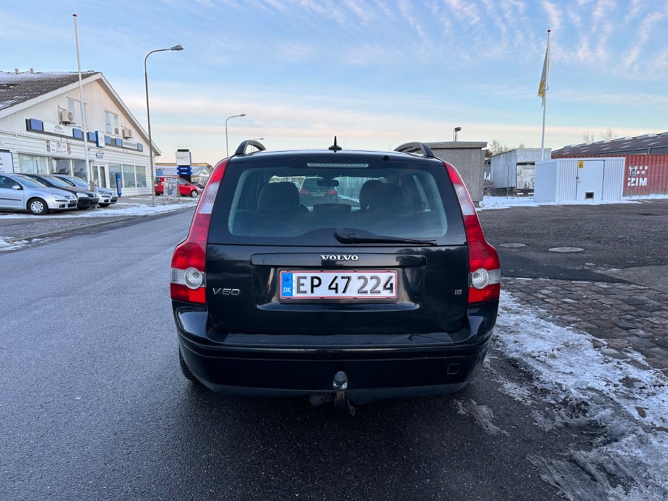 Volvo V50 1,8 Momentum 5d
