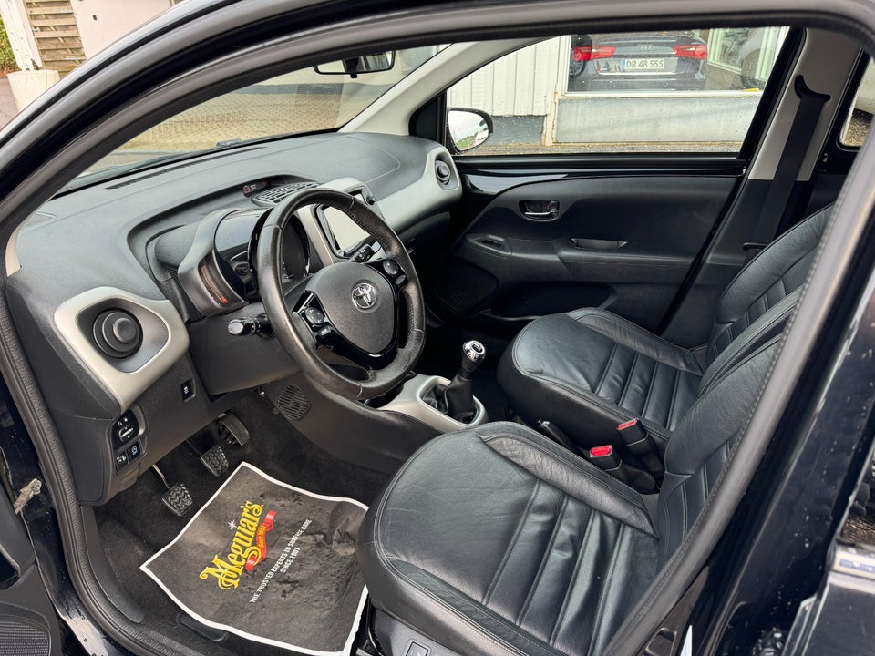 Toyota Aygo 1,0 VVT-i x-black 5d