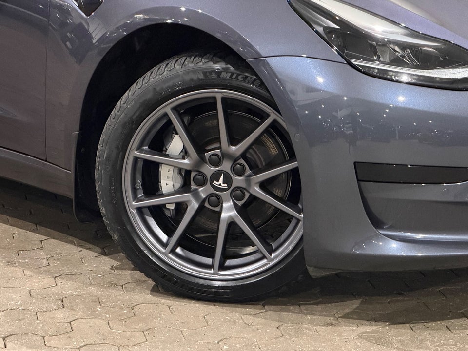 Tesla Model 3 RWD 4d