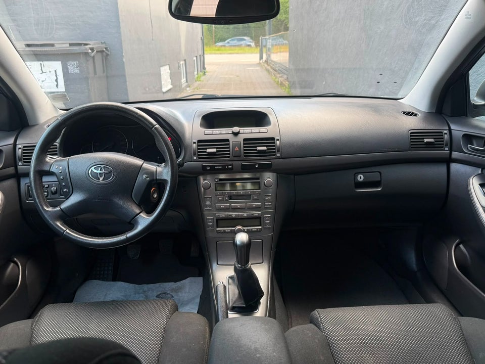 Toyota Avensis 2,0 Sol 5d