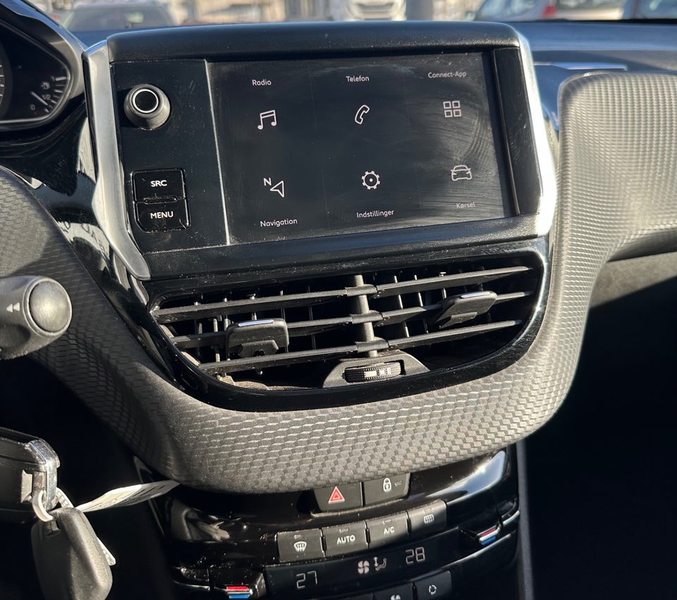 Peugeot 2008 1,2 PureTech 82 Selection Sky 5d