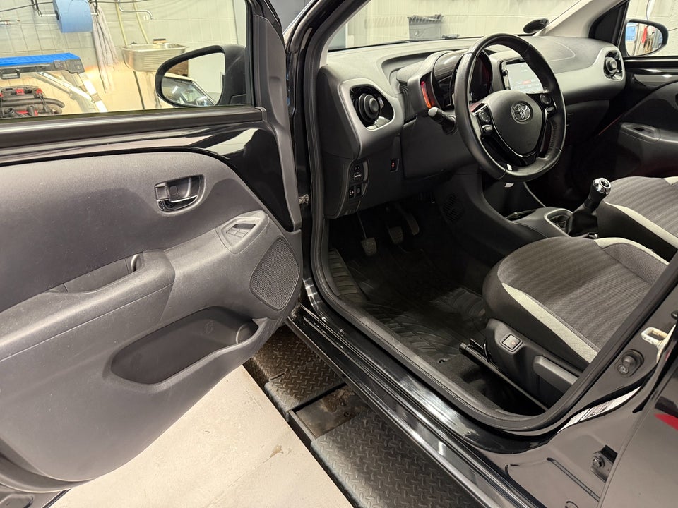 Toyota Aygo 1,0 VVT-i x-pression 5d